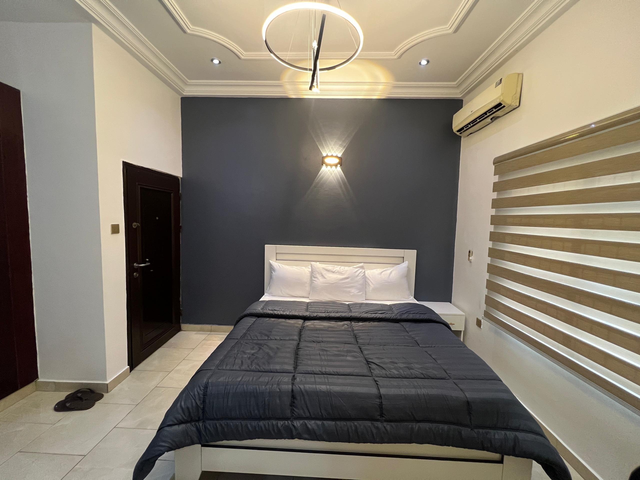 Cozy Serviced Studio Flat - Gallery Image 2