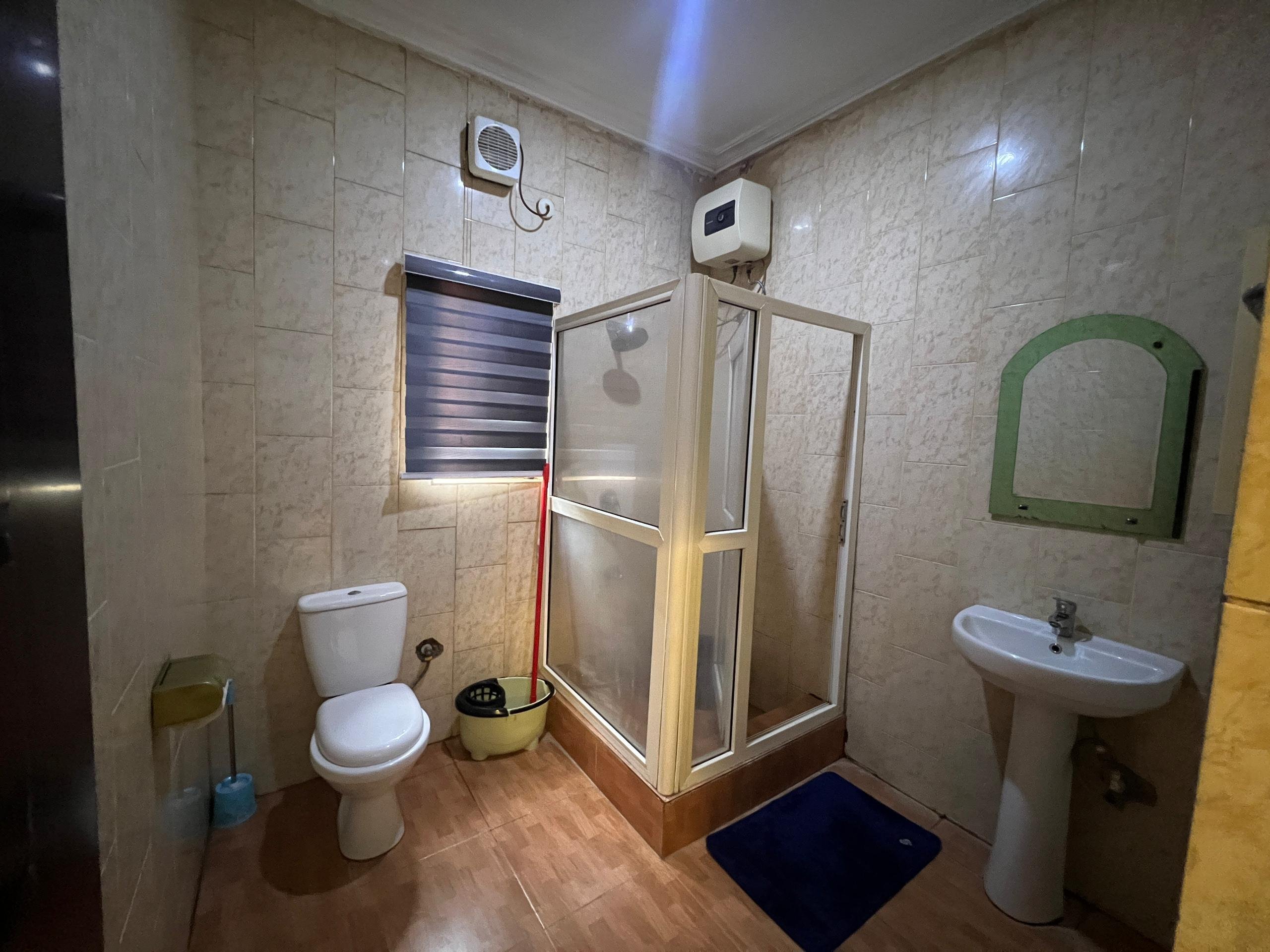 Cozy Serviced Studio Flat - Image 5