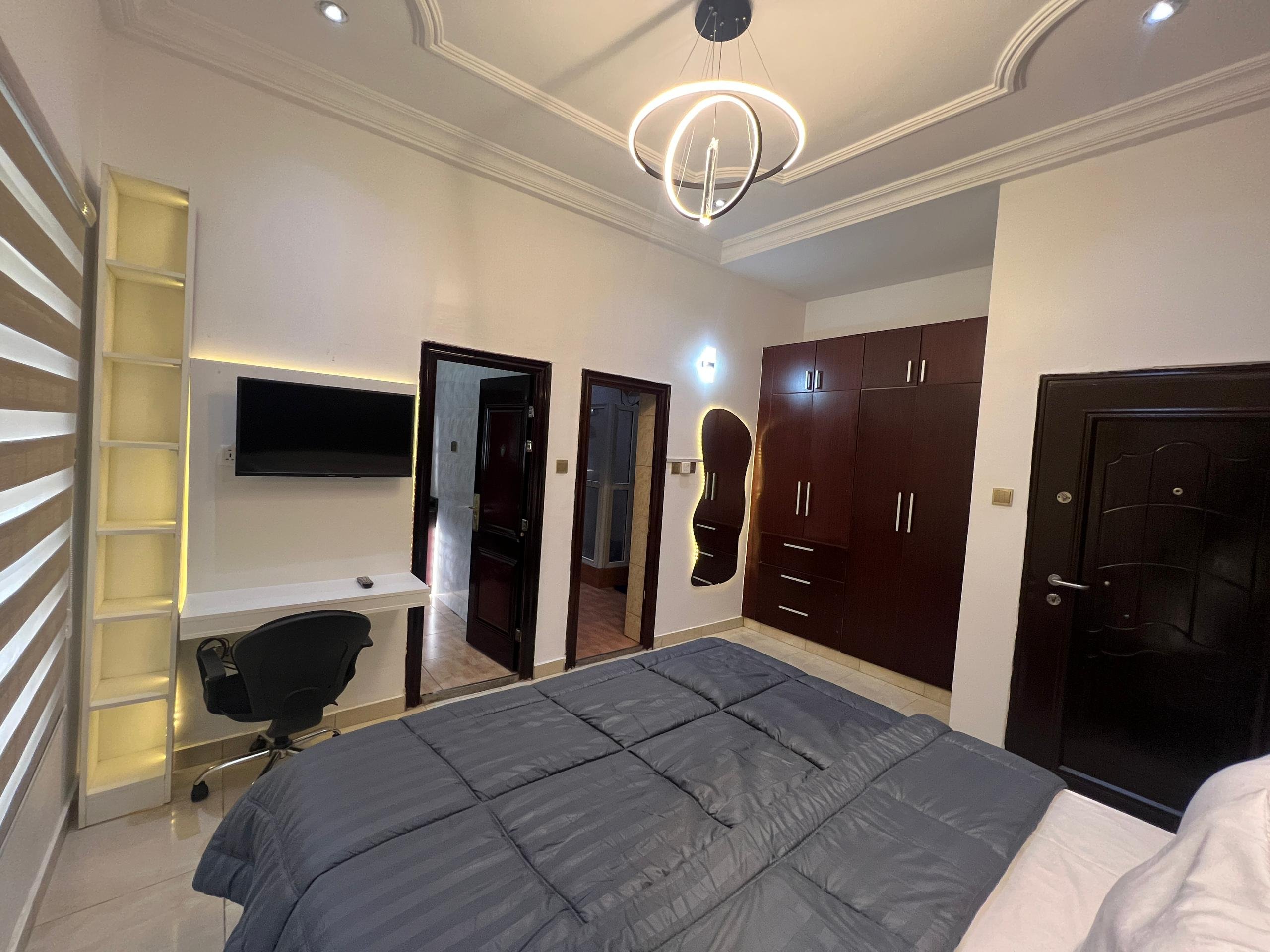 Cozy Serviced Studio Flat - Image 3