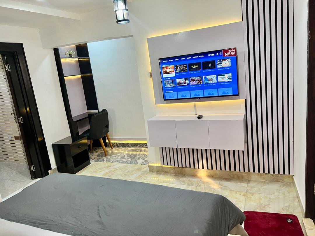 Modern Furnished Studio Apartment with Balcony & Power Backup – Monthly Stays; Whitehouse Gwarinpa Express - Image 8