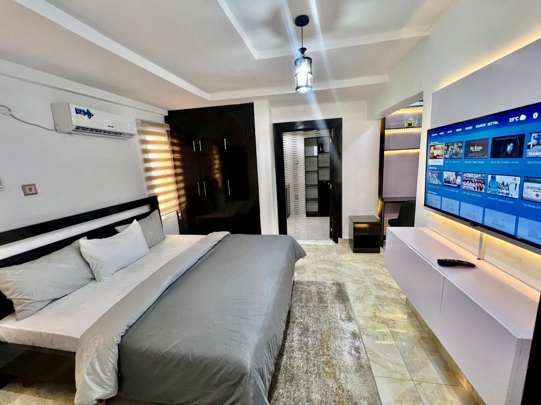 Modern Furnished Studio Apartment with Balcony & Power Backup – Monthly Stays; Whitehouse Gwarinpa Express - Image 3