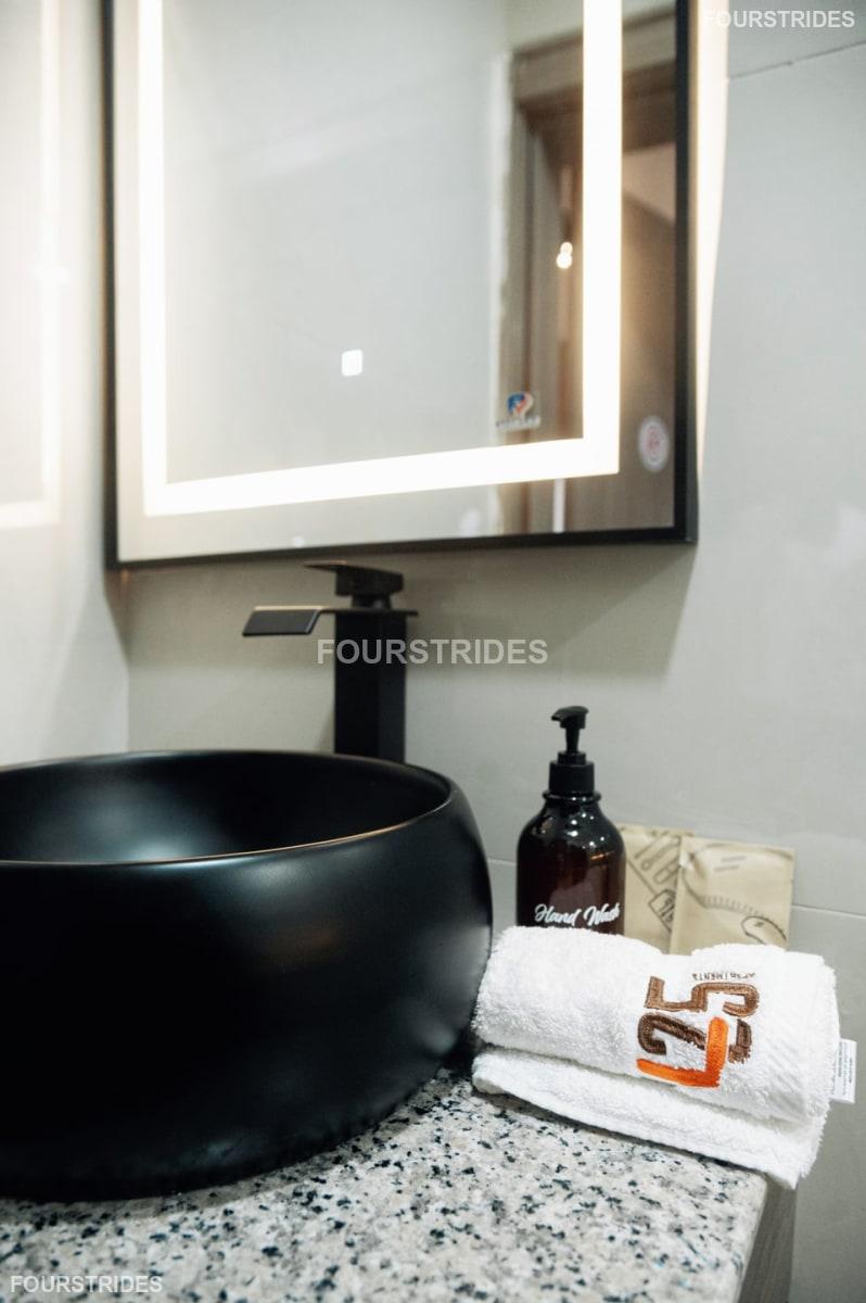 Comfortable Standard Room Wuse2 - Gallery Image 3