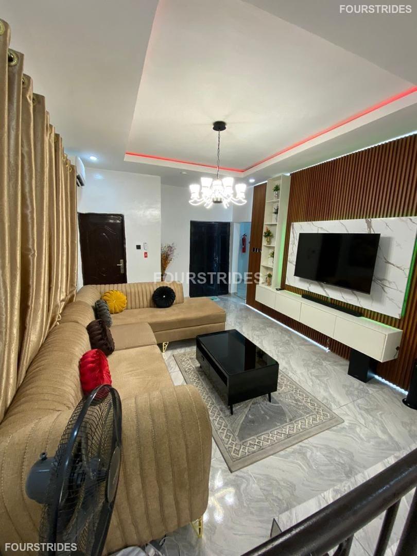 QUEEN AMINA WALL - Gallery Image 4