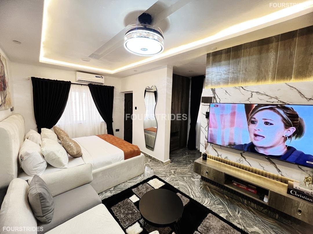 QUEENS SUITE: COZY SMART STUDIO APARTMENT WUYE, ABUJA - Gallery Image 3