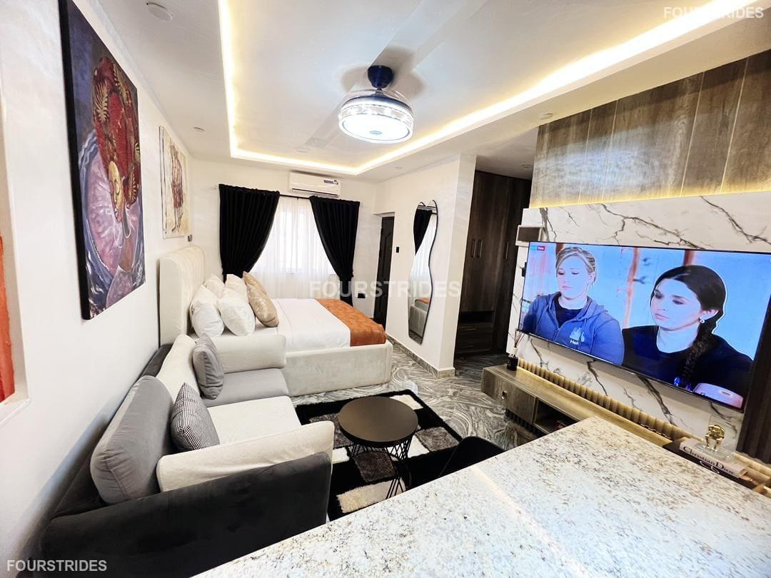 QUEENS SUITE: COZY SMART STUDIO APARTMENT WUYE, ABUJA - Gallery Image 2