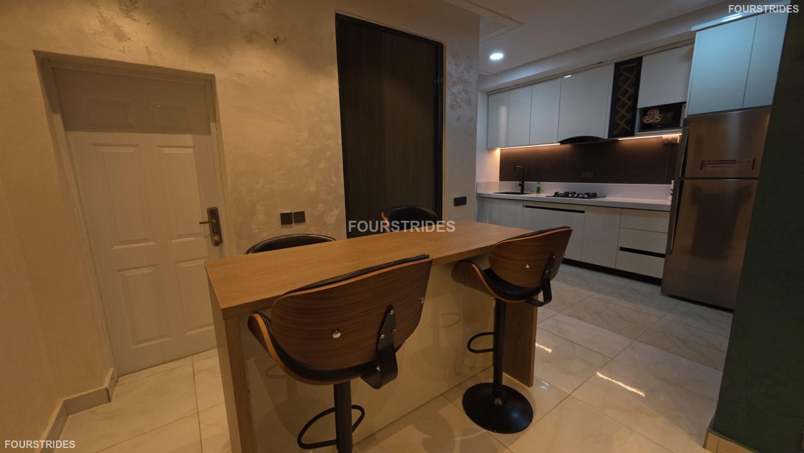Copa Cabana 24hr light, wifi, Netflix, secure - Gallery Image 3
