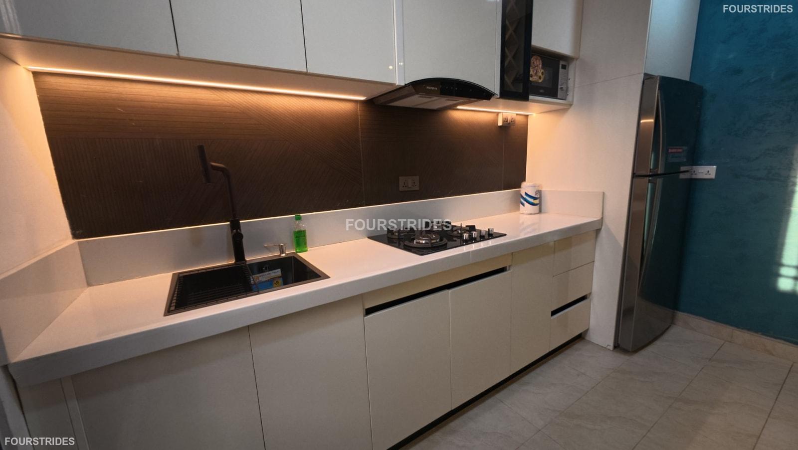 Copa Cabana 24hr light, wifi, Netflix, secure - Gallery Image 4