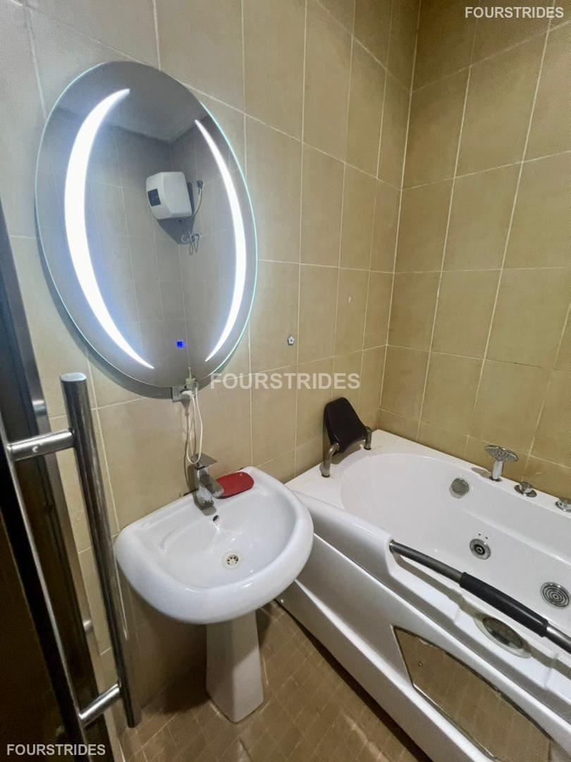 LUXURY 3 BEDROOM DUPLEX SHORTLET WITH SWIMMING POOL - Gallery Image 4
