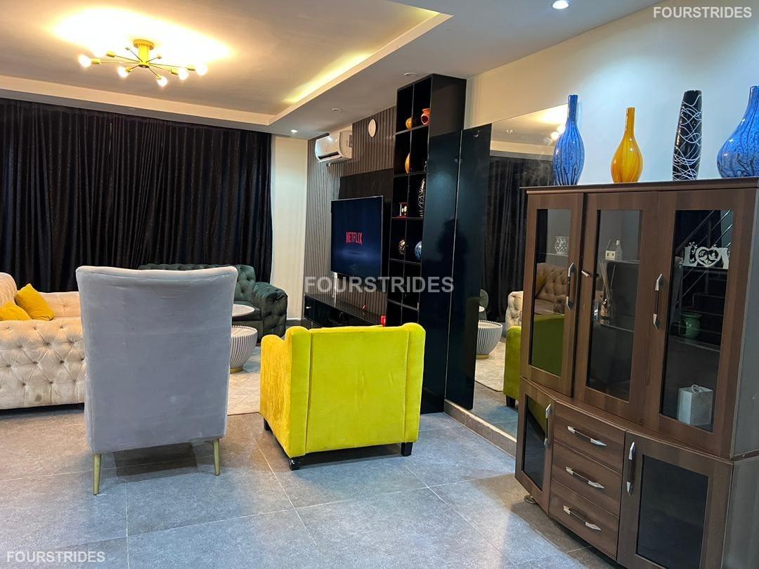 LUXURY 3 BEDROOM DUPLEX SHORTLET WITH SWIMMING POOL - Gallery Image 5