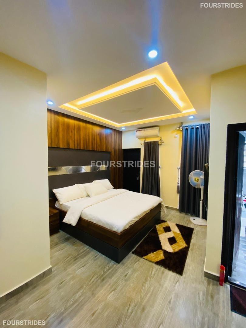 LUXURIOUS 2-BEDROOM DUPLEX - Gallery Image 2