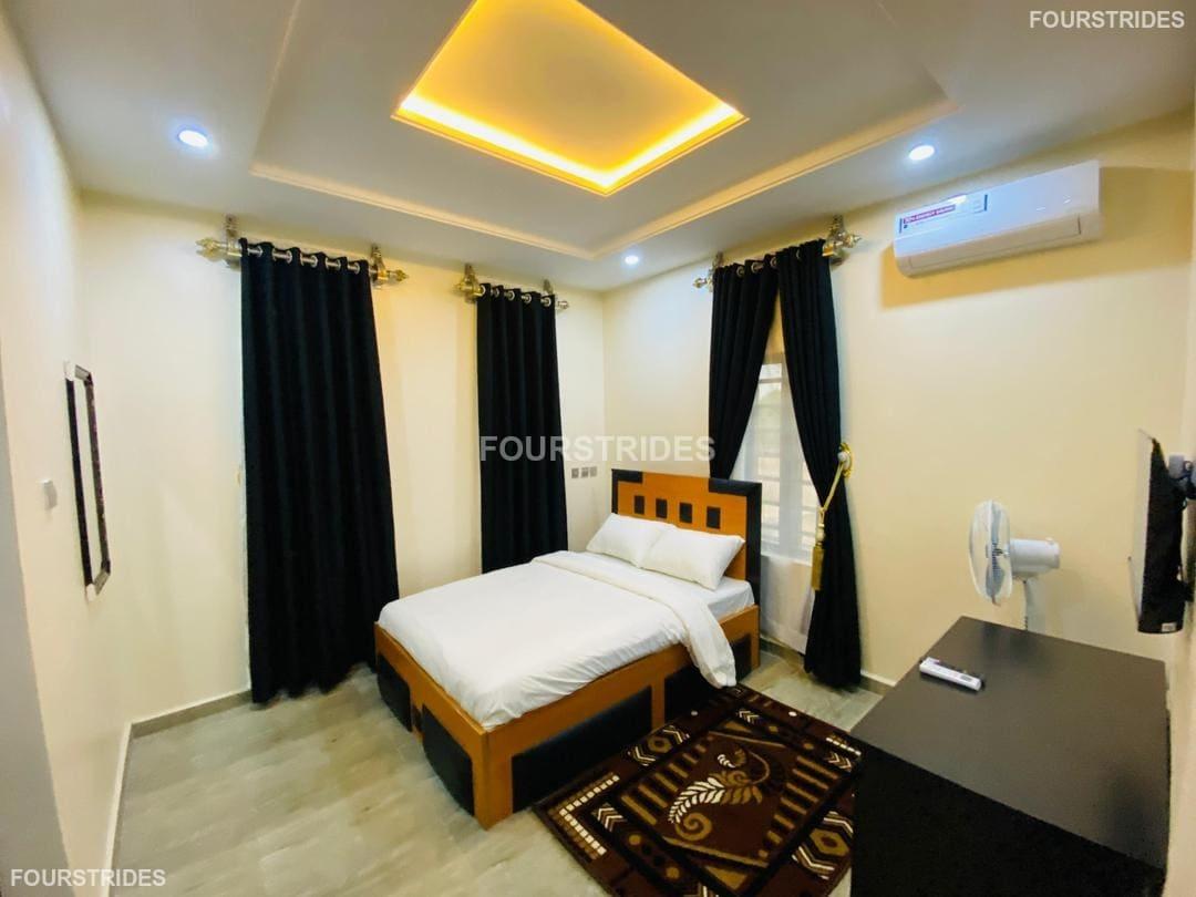LUXURIOUS 2-BEDROOM DUPLEX - Gallery Image 3
