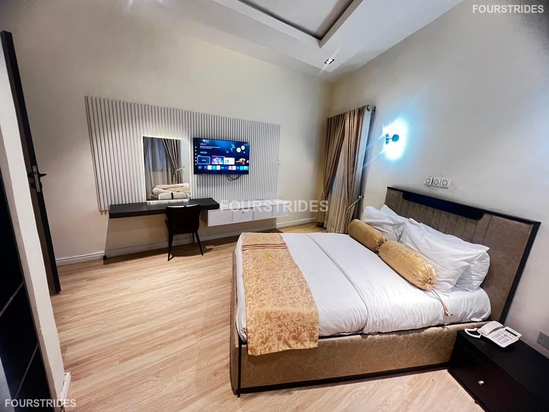 A2 Premium 2-Bedroom Apartment in Maitama | Free Breakfast, WiFi & Full Services - Gallery Image 5