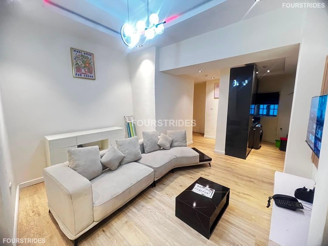 D3 Standard 2-Bedroom Apartment in Maitama | Free Breakfast, WiFi & Full Services - Gallery Image 2