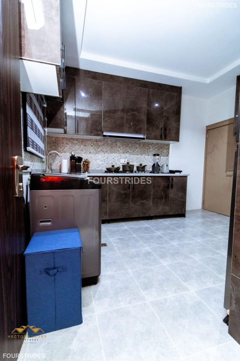 3 BEDROOM BOITE SERVICE APARTMENT - Gallery Image 5