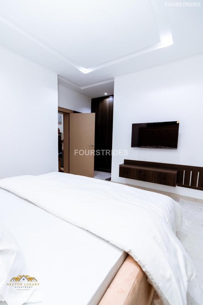 3 BEDROOM BOITE SERVICE APARTMENT - Gallery Image 2